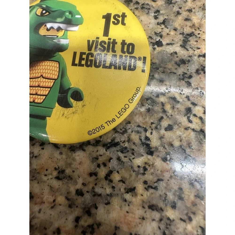 LEGO LEGOLAND‎ 1st Visit Button Pin Badge 2015 Green Dragon Minifigure Souvenir